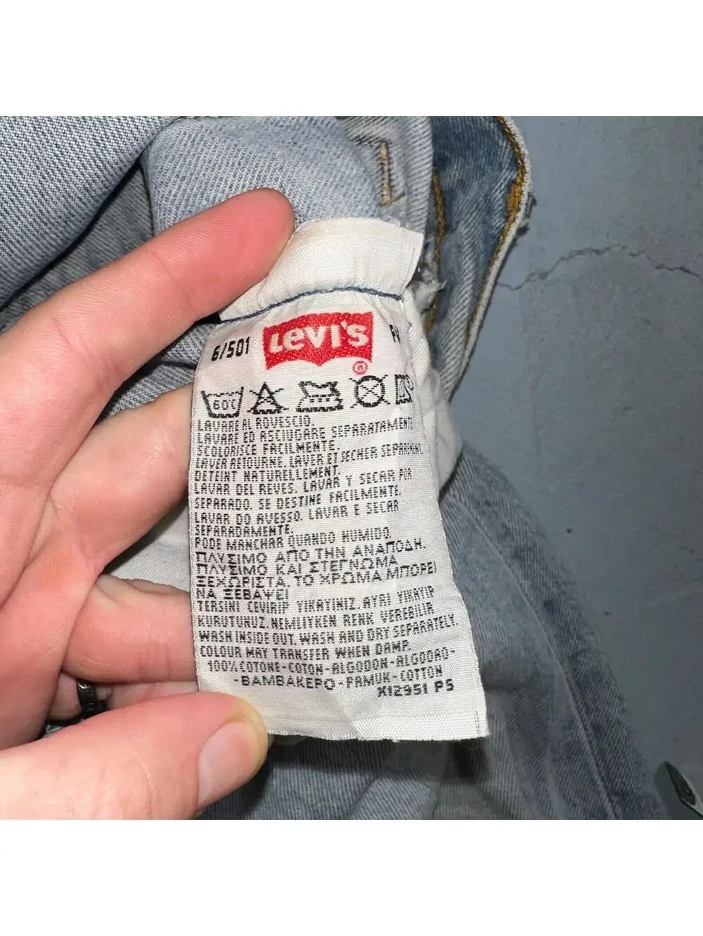 Levis 501 Vintage Y2K Europe Straight Leg Jeans 27x32 90s Light Wash Act 24x30